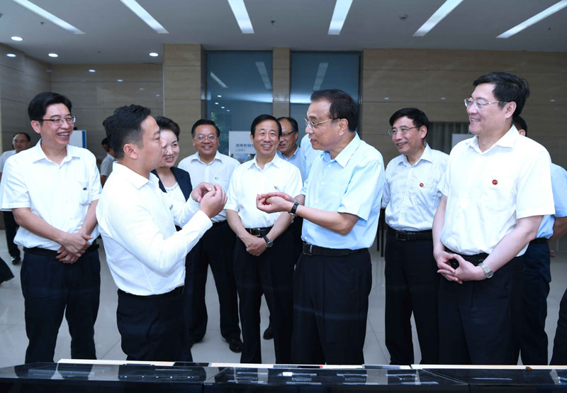 李克强:希望湖南当好承接东部产业转移的“领头雁”(图1) 李克强:希望湖南当好承接东部产业转移的“领头雁”(图1)