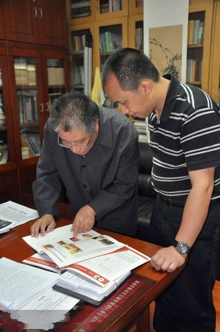与知名专家万本根教授探讨创意产业发展(图1)