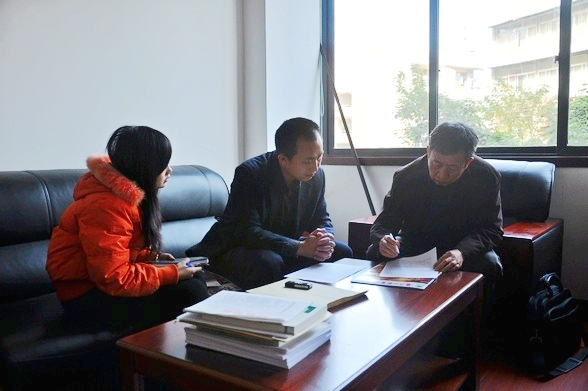 就经济社会发展问题拜会省社科院顾问杜受祜教授(图1)