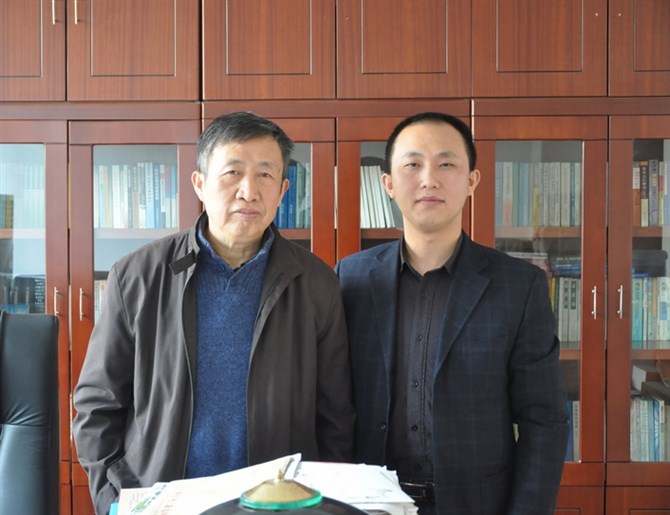 就经济社会发展问题拜会省社科院顾问杜受祜教授(图2)