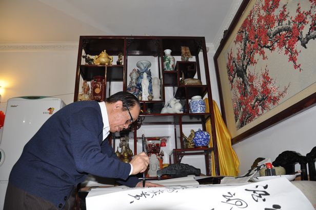 就酒文化研究拜会中国民族文物保护协会常务副会长谢启晃(图2)